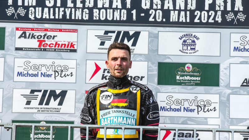 Sieger auf dem Podium der Qualifying Round 1 am 20. Mai 2024